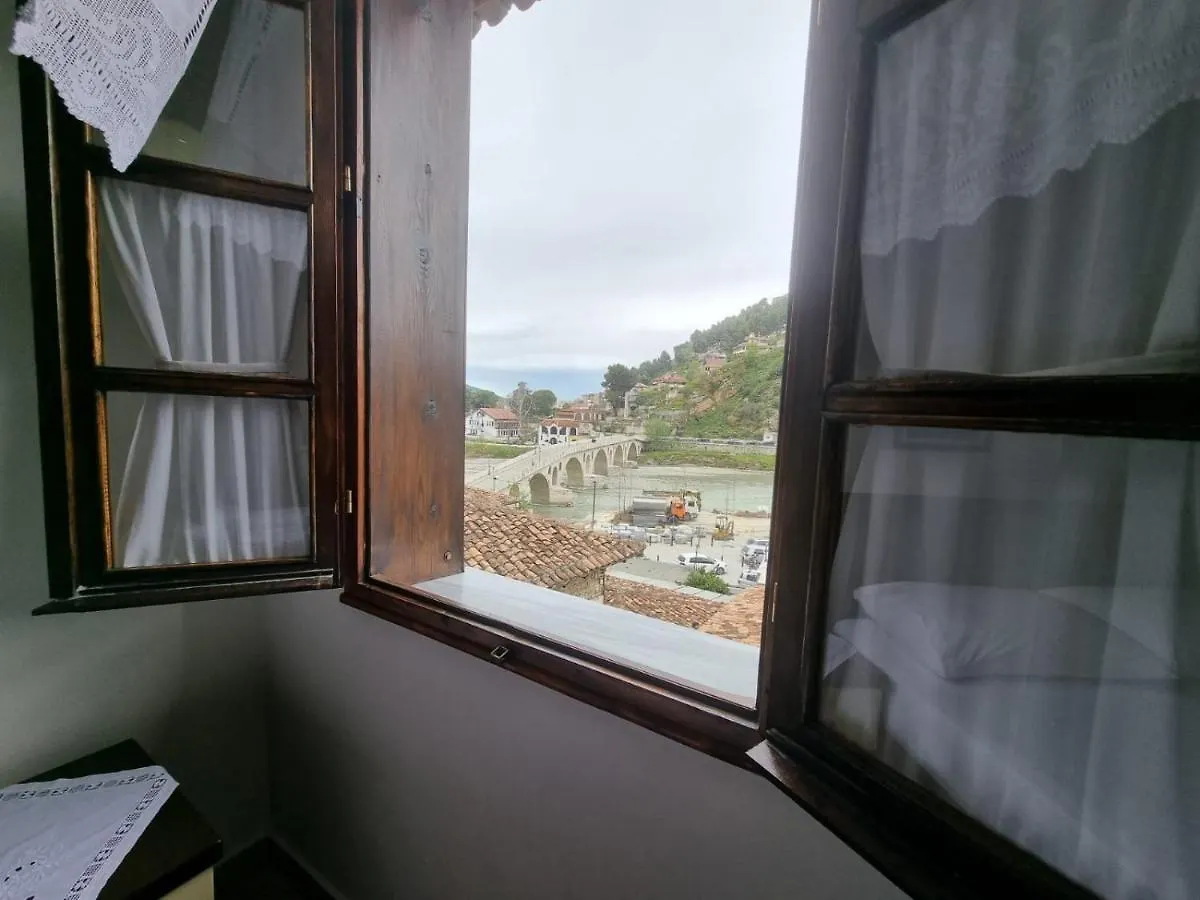 Romeo'S Guest House Berat 0*,